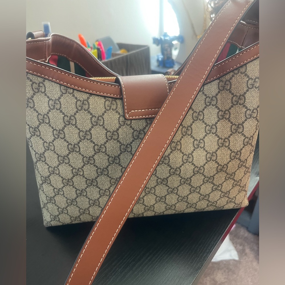 High Quality Padlock Shoulder Bag - Picture 8 of 9
